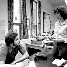 Jeff Diver speaks with Kim Van Wert in U-Hall newsroom, 1979